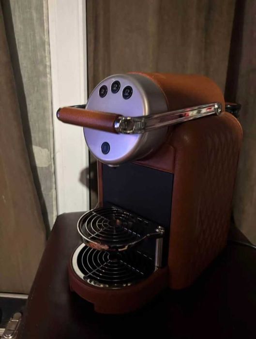 Máquina de café Nespresso Zebus