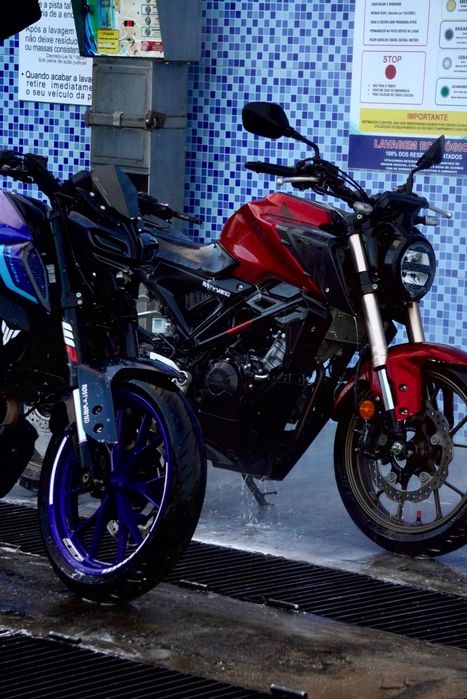 CB125R 2023 vermelha