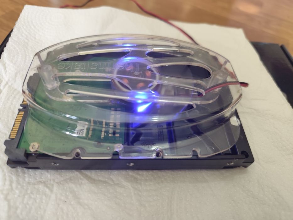 Cooler HDD Thermaltake TT-8015 (LED Azul) - Retro Gaming