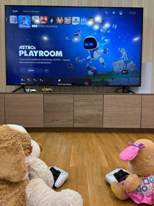 Playstation 5 (PS5) - 825 GB - два джойстики