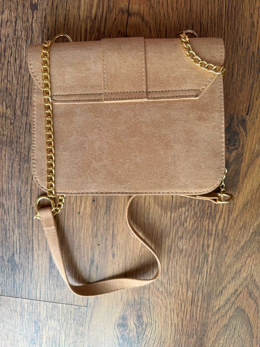 Beżowa, brązowa torebka, na ramię, łańcuszek, ala zamszowa, kopertówka