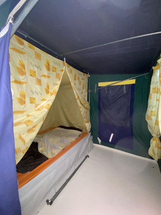 Vendo atrelado tenda .