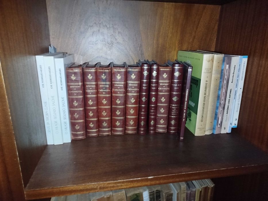 vendo livros antigos variados,interessantes e em bom estado