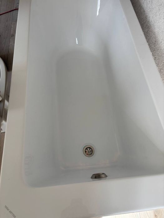 Продам новую сантехнику (ванна, унитаз, раковина)