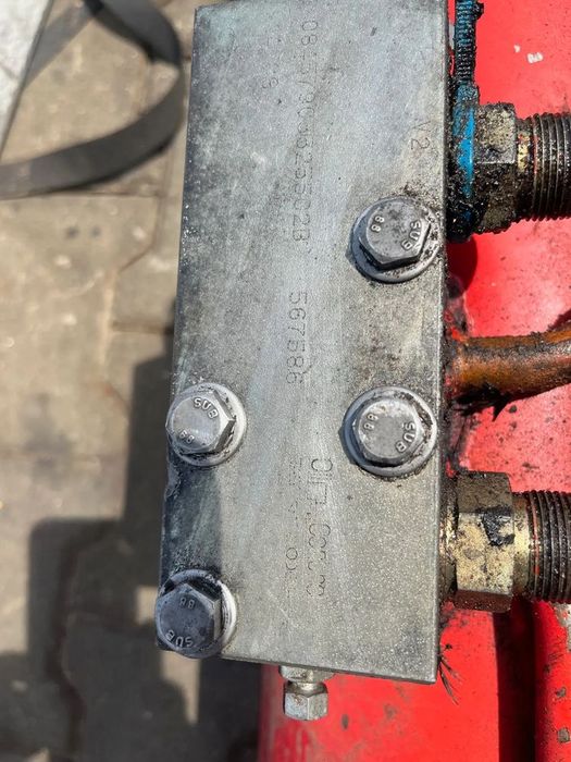 08457903323502b zamek kostka siłownika hydraulicznego 567586