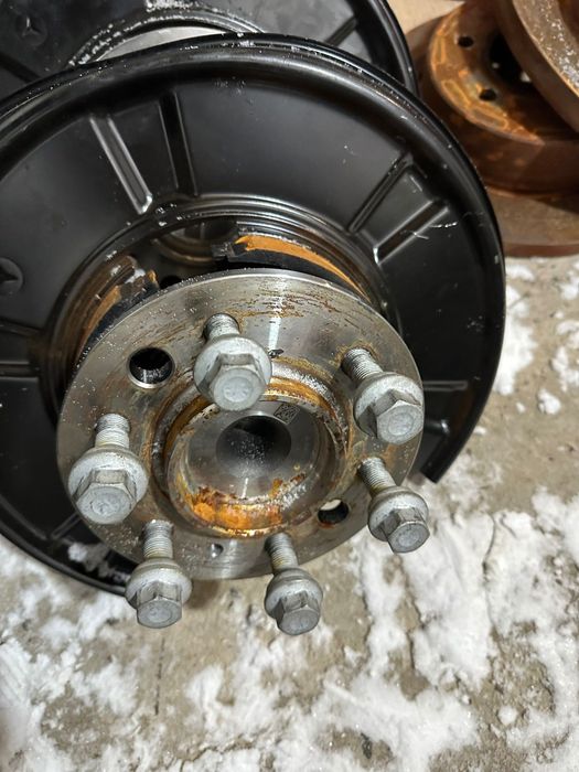 Ступиця задня комплектна мерседес спрінтер sprinter 910