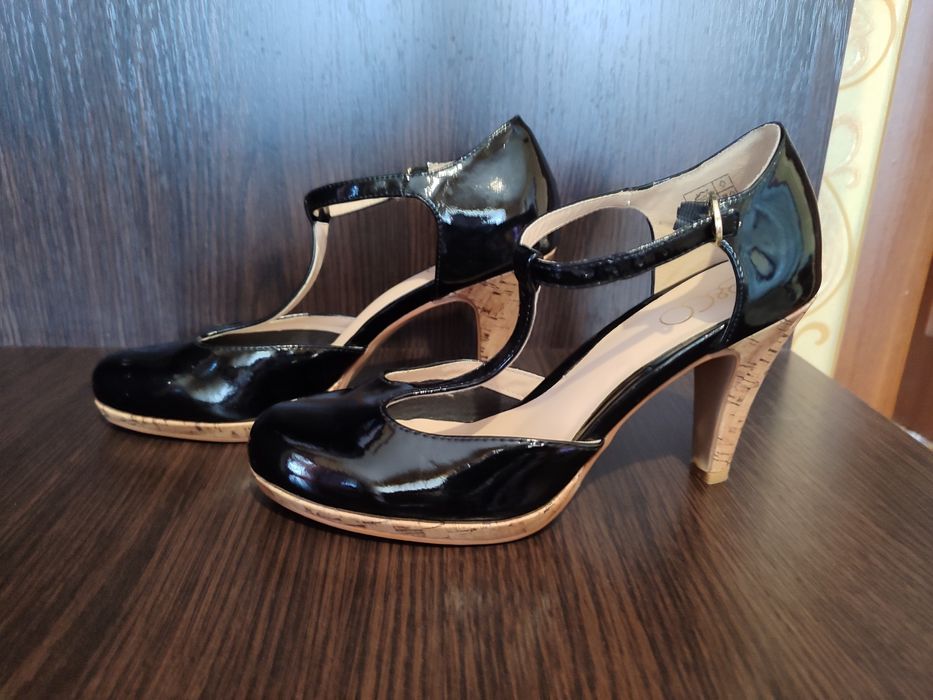 Обув жіноча стильна