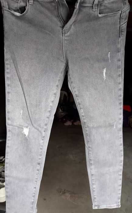 Spodnie jeansowe damskie.