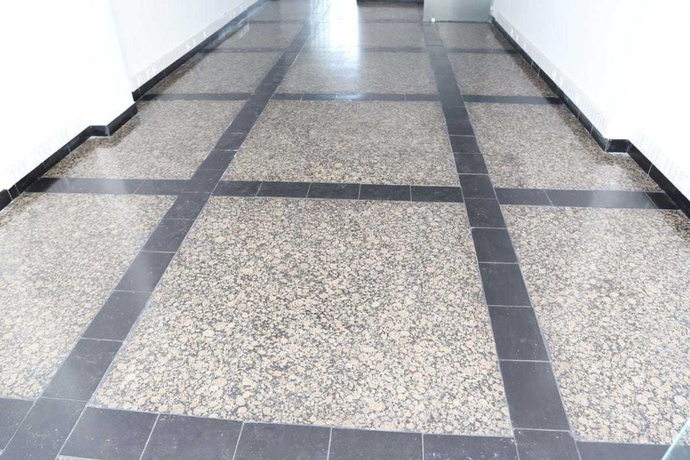 Loja com dois pisos, Penha de França (Venda ou arrendamento)