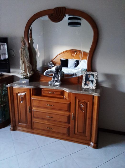Vendo quarto sem colchão sem roupeiro como novo