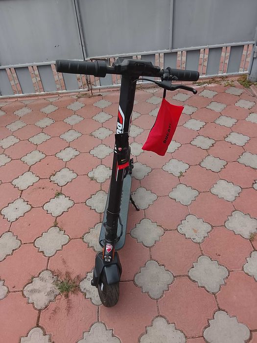 Продам Електросамокат Ducati
