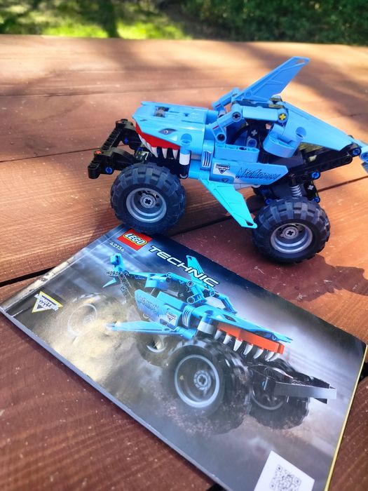 Lego Technic Megalodon 42134