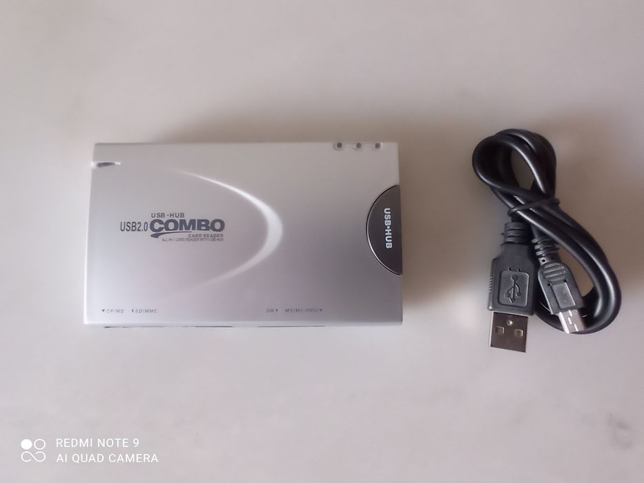 Auriculares Bluetooth i7 e USB repartidor - HUB leitor de cartões