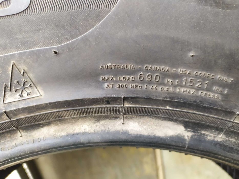 Шины Б\У PIRELLI 215\60\16 С антипрокольным покрытием.