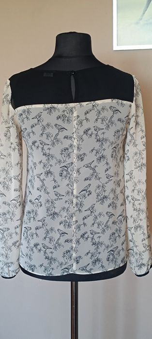 Elegancka bluzka z motywem ptaszków i gałązek