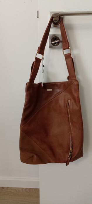 Mochila nova com etiqueta