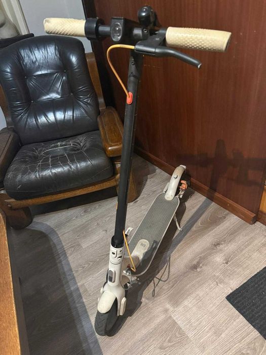 Vendo trotinete Xiaomi Mi Electric Scooter 3 em bom estado.