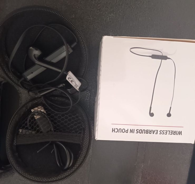 Phones novos com estojo( ler descrição)