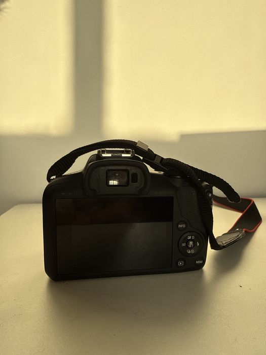 Camera fotografica Canon r100