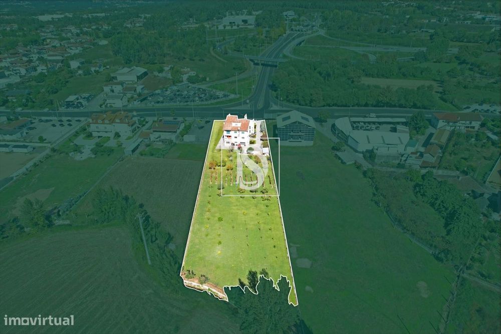 Moradia Individual com Espaço Comercial e Terreno de 4000m2