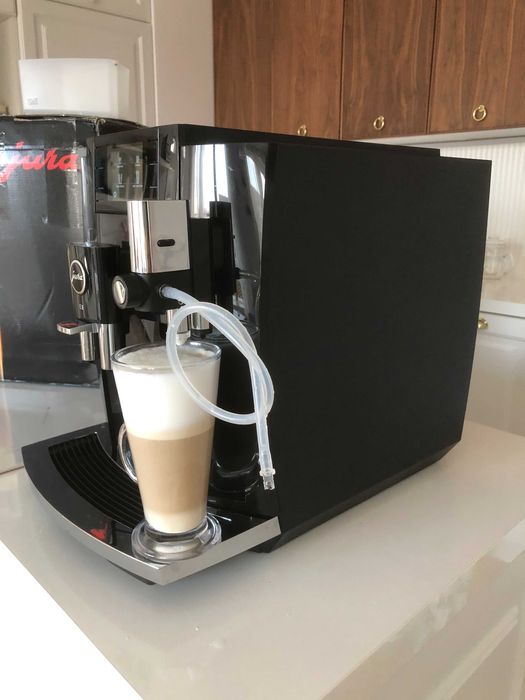 Automatyczny ekspres Jura E8 (EB) Piano Black / 2021rok / model: 15355