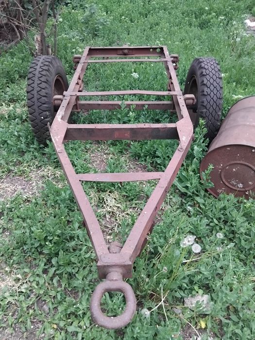 Продам одноосну  раму з колесами.