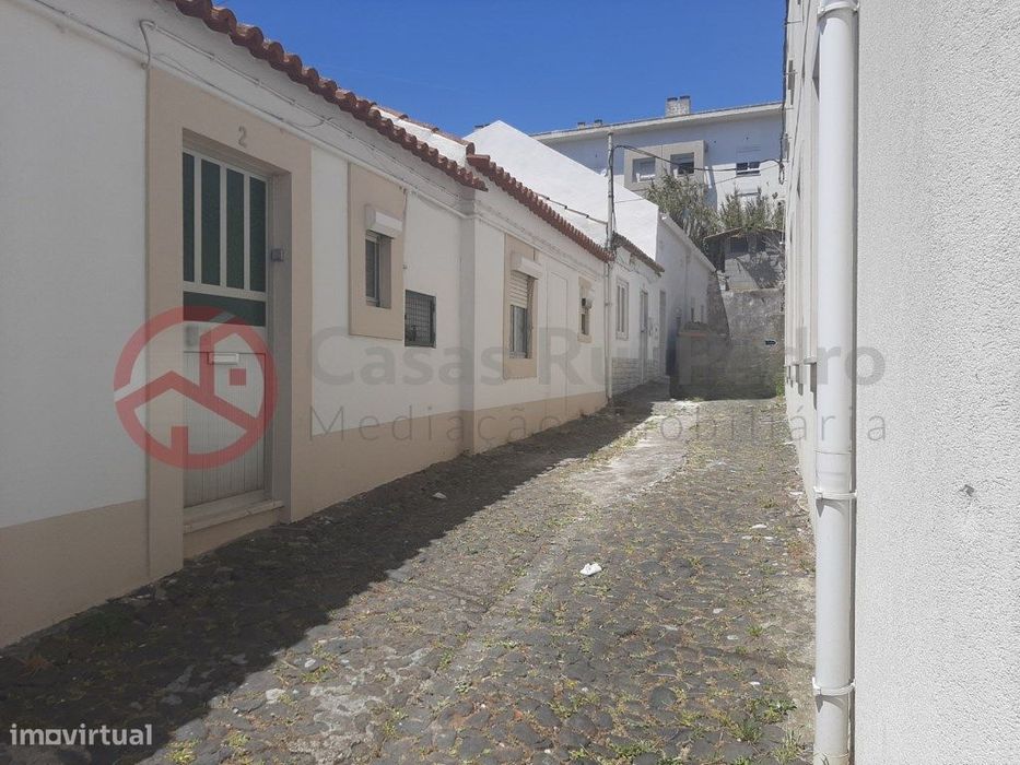 Moradias reconstruídas e reconfiguradas para arrendamento a estudan...