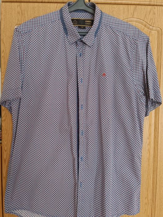 Теніска/сорочка до короткого рукава ( розмір S)