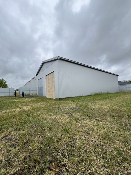 Продаж комерційних приміщень з ділянкою 80 сотих