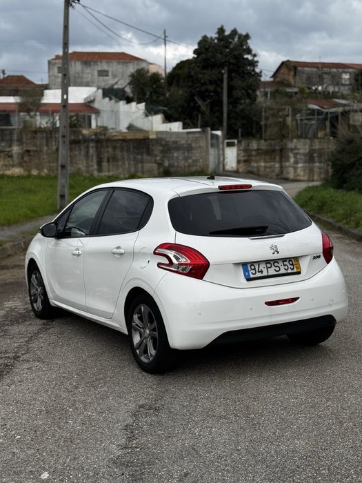 Peugeot 208 1.4 HDi Style 2015 • Muito Estimado • Oportunidade!