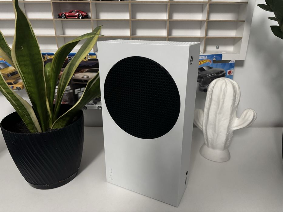 Xbox series s + 2 pady