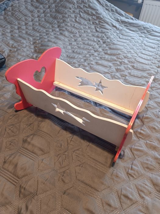 Drewniana kołyska łóżeczko dziewczynka