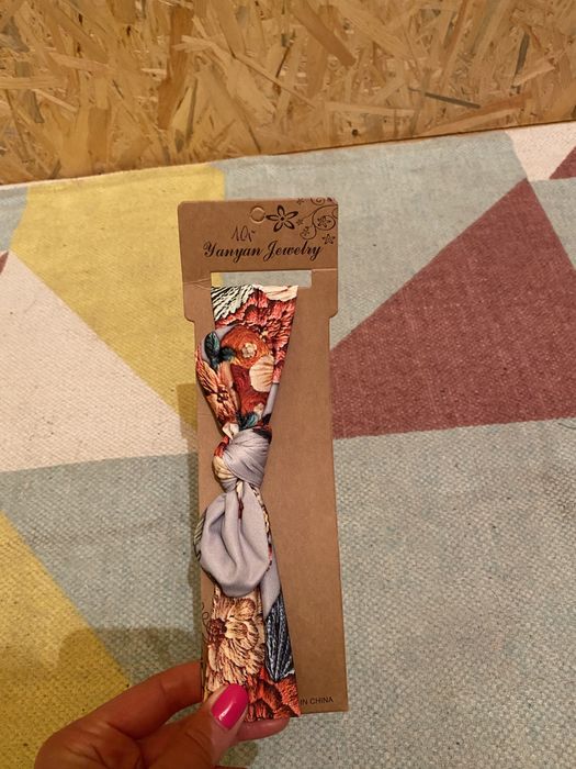 Sprzedam dziewczęcą, elastyczną opaskę dla niemowlaka