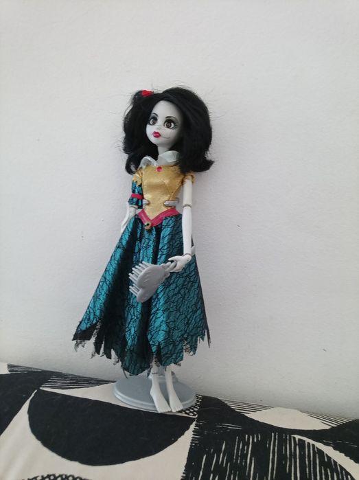 Branca de Neve Zombie
