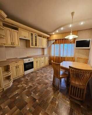 Продам 3 кімн. кв-ру з євроремонтом Пр. Аерокосмічний 43