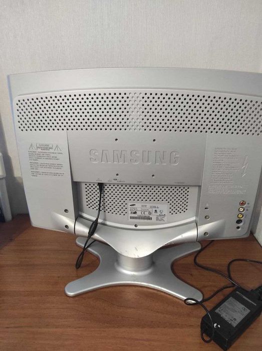Компактний LCD телевізор Samsung LW17E24CB (17"), Корея