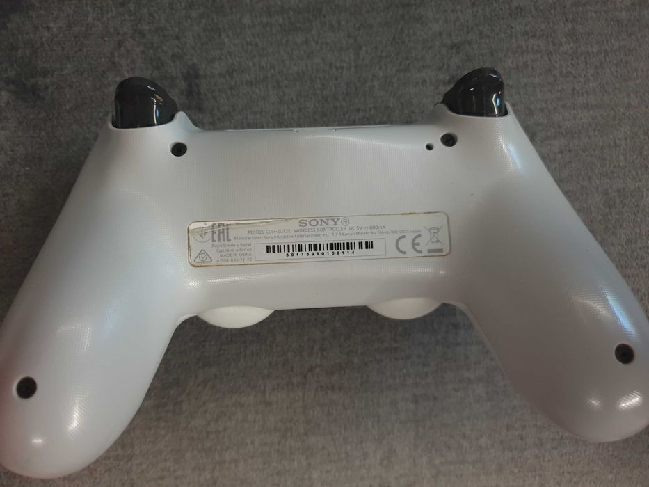 Oryginalny w pelni sprawny pad Sony do PS4