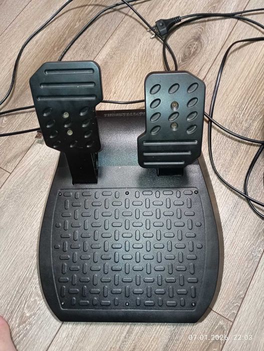 Ігровий руль Trustmaster t150