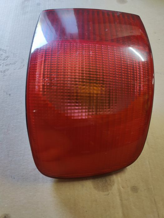 Audi A8 D2 lampa prawy tył