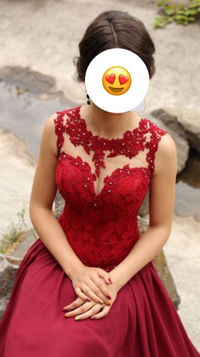 Випускна довга вечірня сукня кольору марсал, бордова