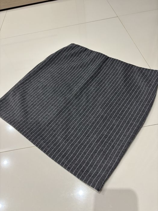 Spódnica damska, mini, ołówkowa, Bershka, roz. L, kolor szary