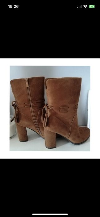 Botki zamszowe z frędzlami