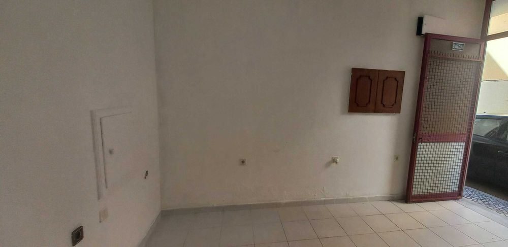 Aluga-se Loja, espaço versátil para gabinete, escritório