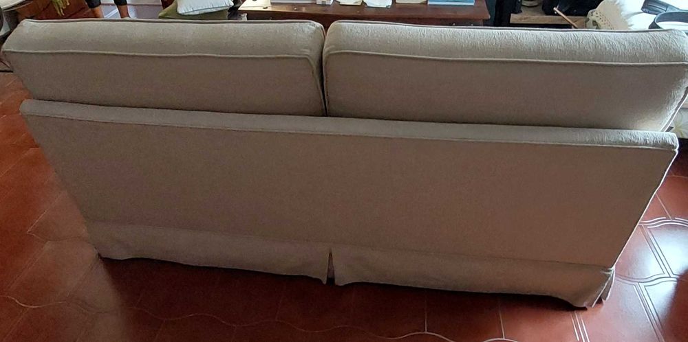 Sofá-cama em segunda mão, em bom estado, com colchão