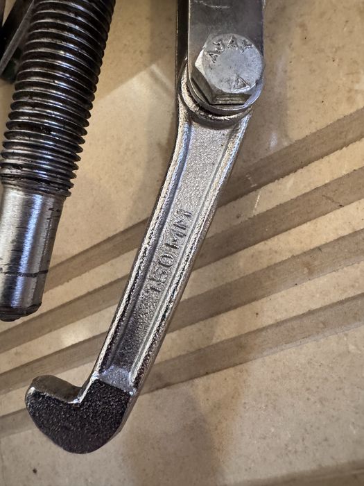 Sciagacz łożysk trójramienny  drop forged 150mm