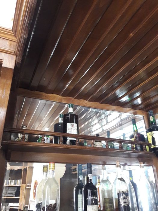 Movel bar como novo, madeira maciça