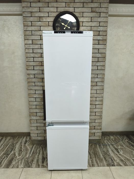 Двокамерний холодильник під забудову Smeg NoFrost A+++