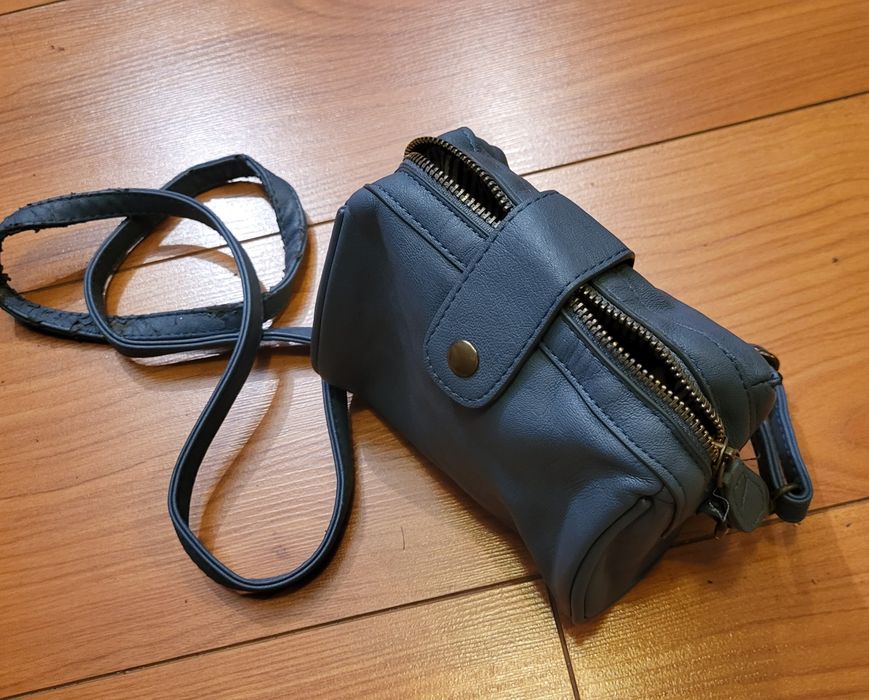 Stalowa, niewielka torebka