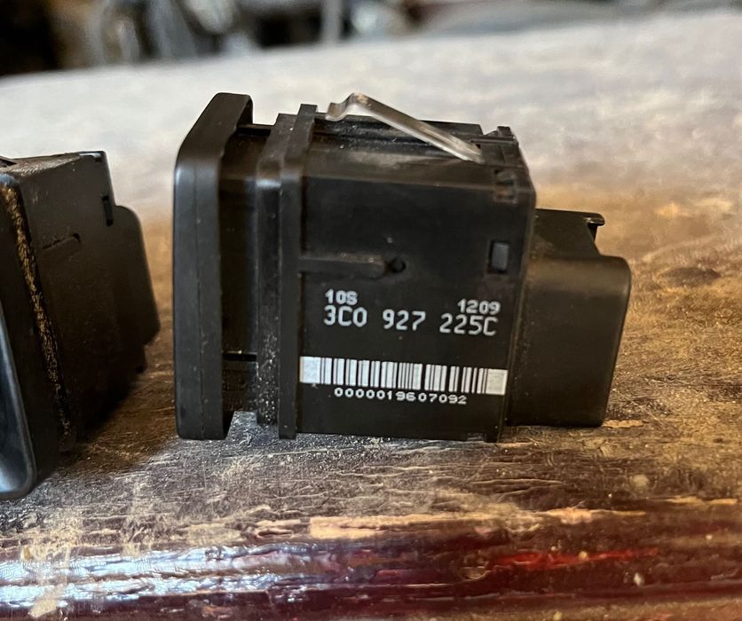 Кнопка ручніка стоянкового гальма Пассат б6