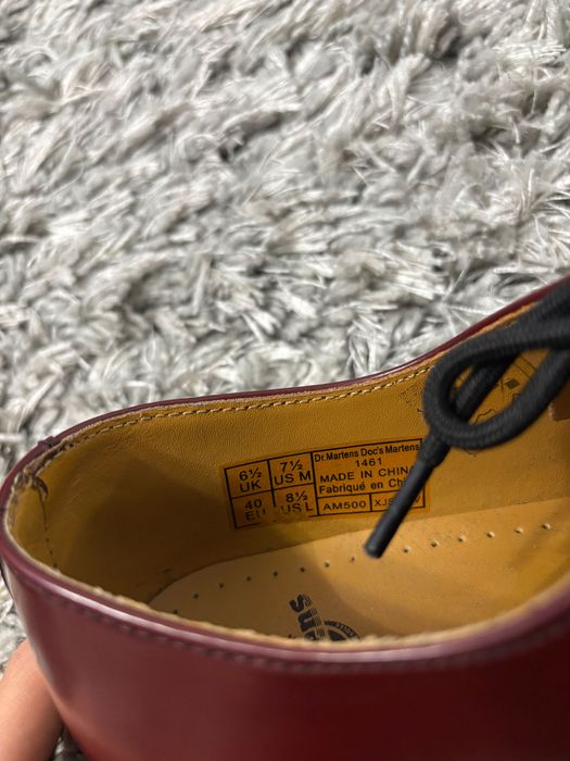 wiśniowe buty dr. martens doc’s 1461